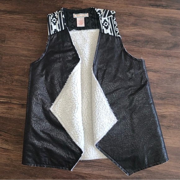 Flying Tomato 100% polyester black faux leather & sherpa vest EUC size‎ small - Picture 4 of 7
